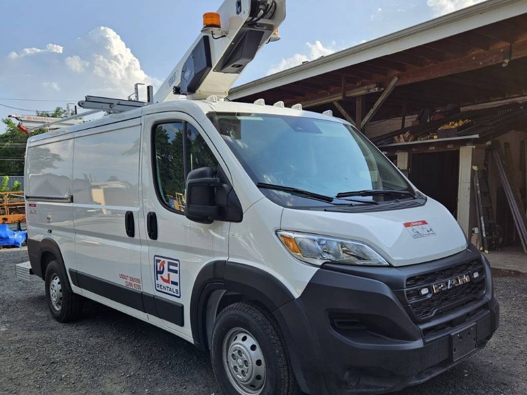 2023 Ram 3500 Van Versalift Vantel29ne