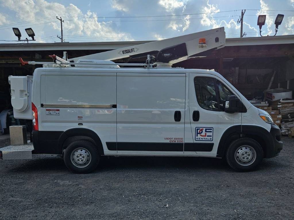 2023 Ram 3500 Van Versalift Vantel29ne