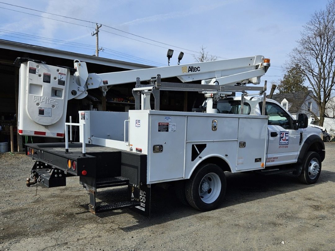 2018 Ford F450 Altec at200a